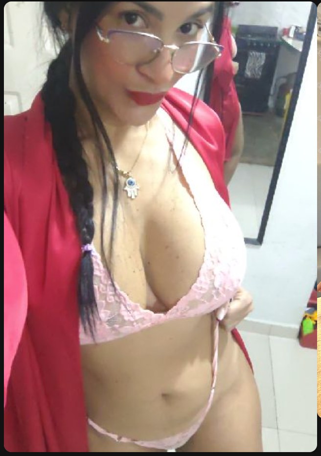 Online video profile in Room 18 — Julieta from Orlando